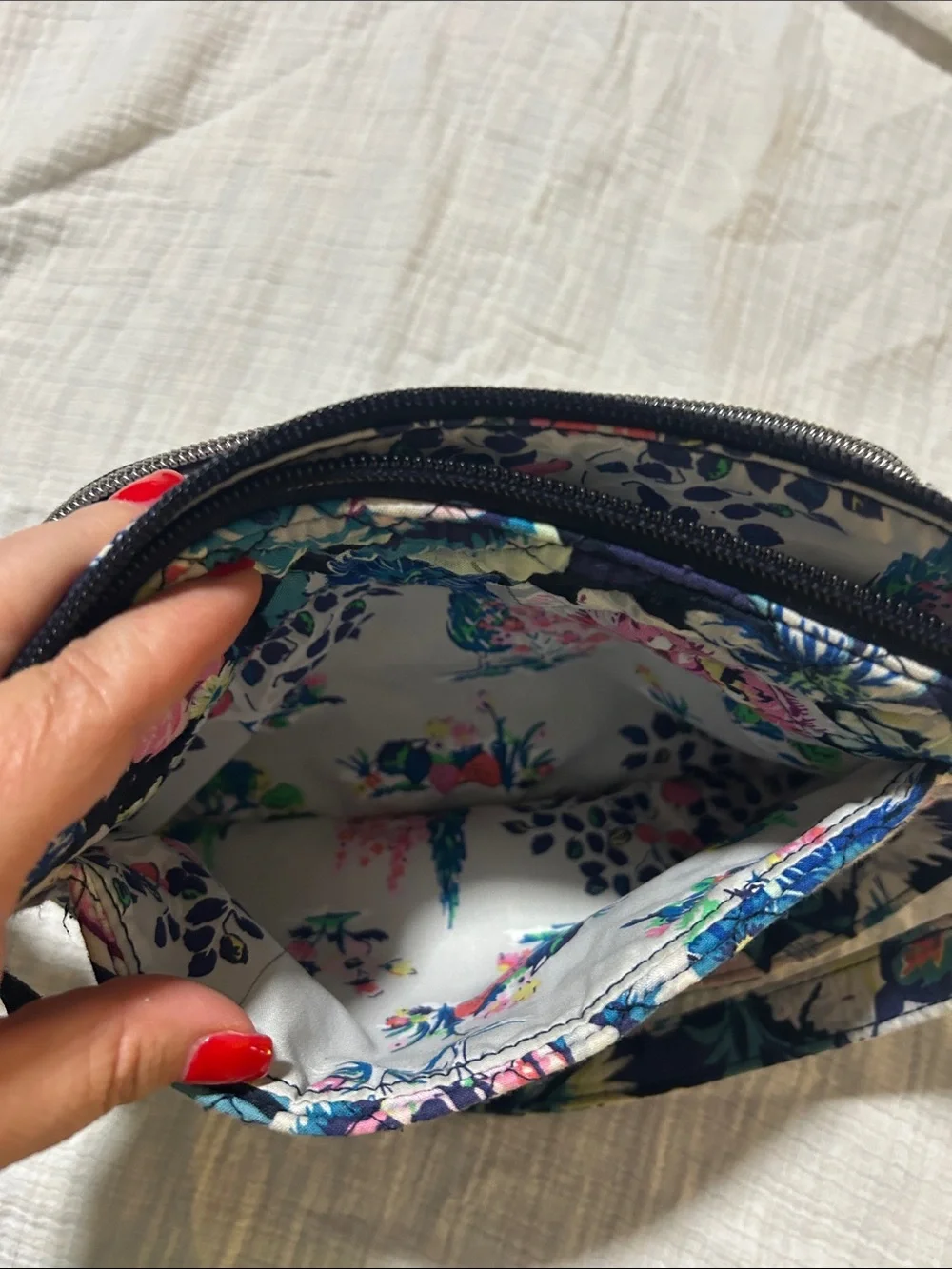Vera Bradley RFID Little Hipster Crossbody in Garden Grove. Circa 2020.